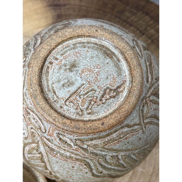 Beautiful Studio Art Pottery Leaf Imprint Design Natural Look Lidded Pot Signed - Picture 8 of 8